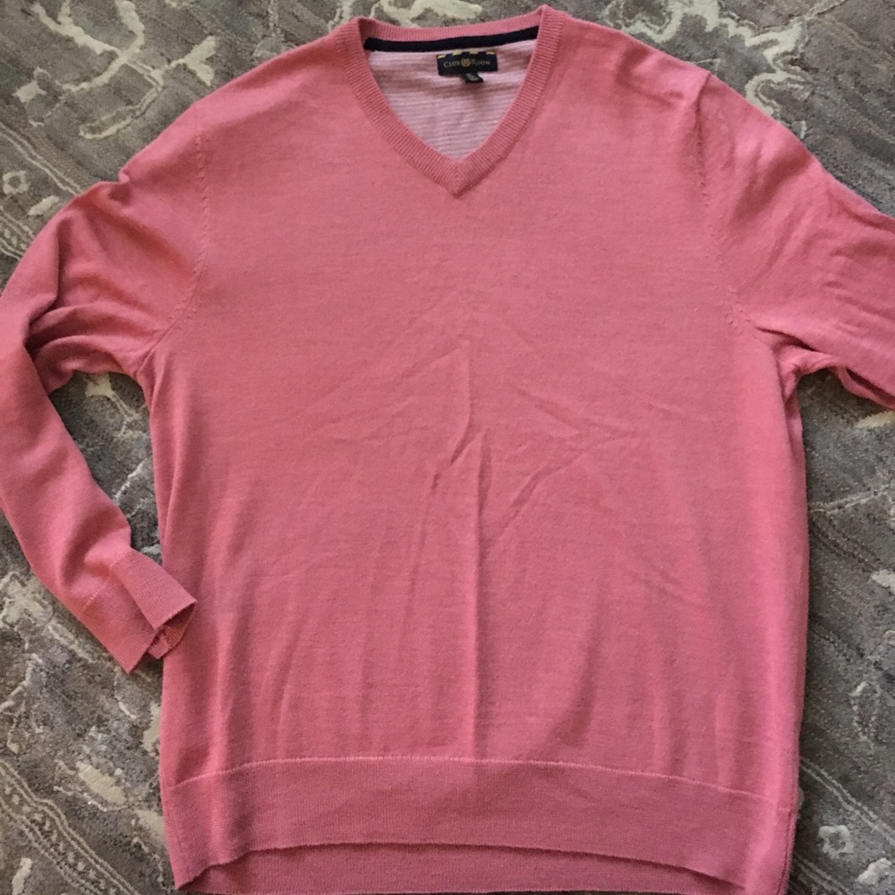 Men’s vneck sweater