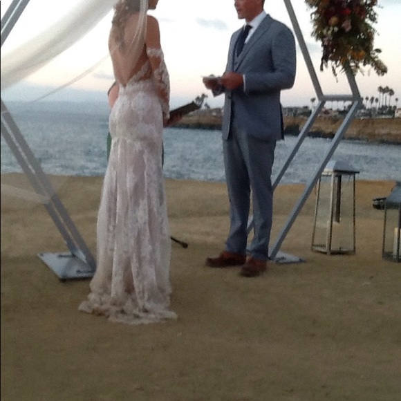 Julie Vino Wedding Dress - Picture 3 of 5