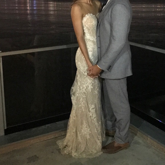 Julie Vino Wedding Dress - Picture 4 of 5
