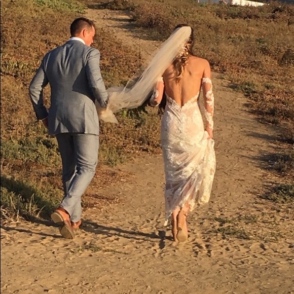 Julie Vino Wedding Dress - Picture 5 of 5