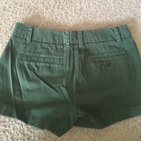 Hunter Green J.Crew 3” Chino Short - Picture 2 of 3