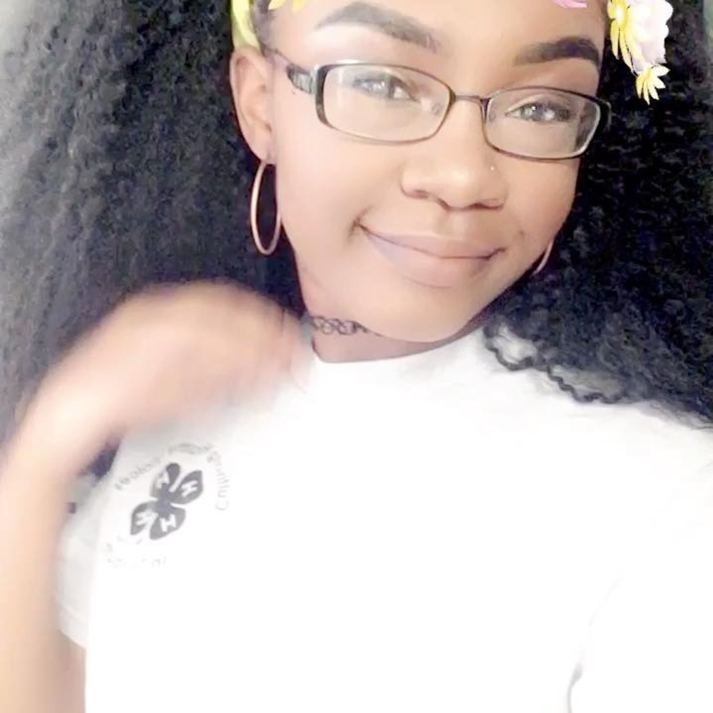 Meet your Posher, Xatia