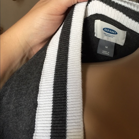 Old navy thin sweater shirt - Picture 7 of 8