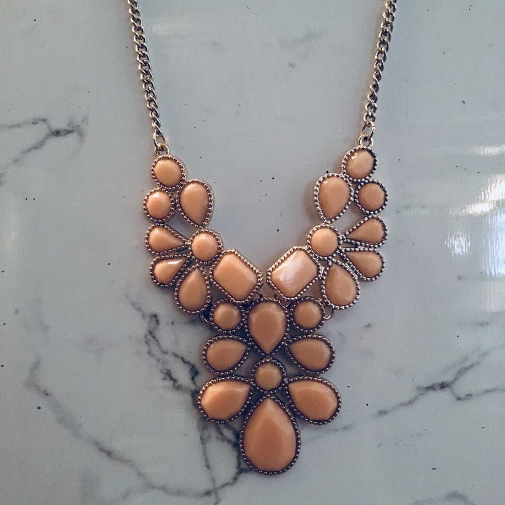 Beige/peach statement necklace with gold accents