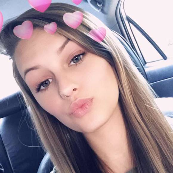 Meet your Posher, Chloe - Picture 1 of 1