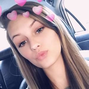 Meet your Posher, Chloe