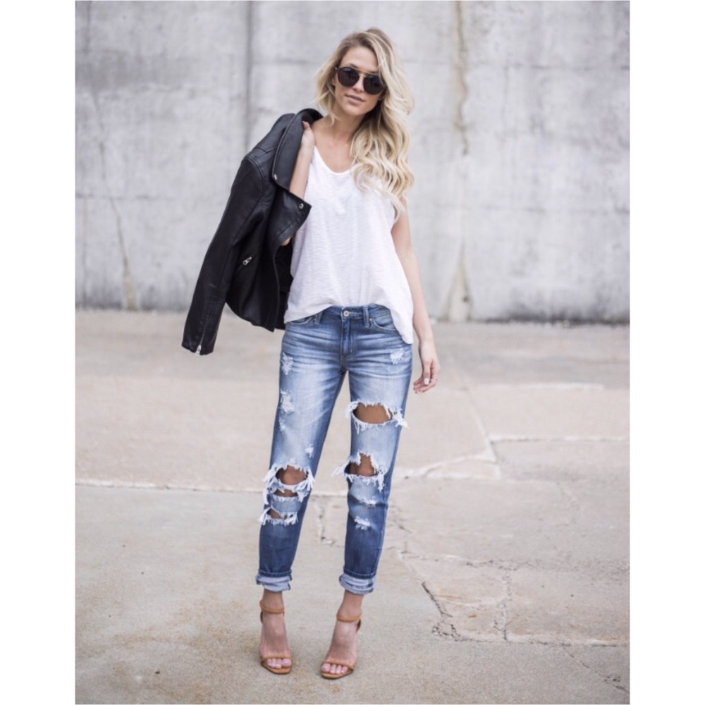 🆕Tyler Distressed Denim Boyfriend Jeans - Picture 2 of 8