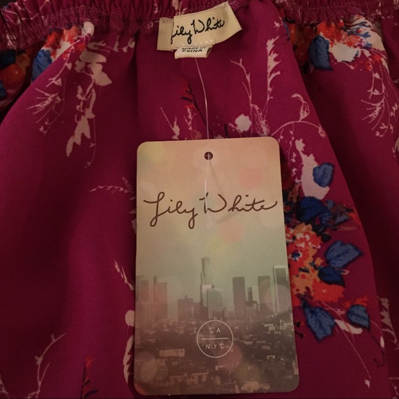 Lily White Off Shoulder Ruffle Blouse Size Large - Picture 8 of 8