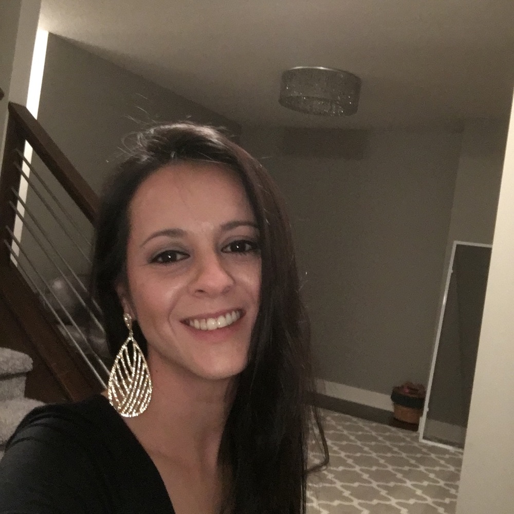 Meet your Posher, Maura