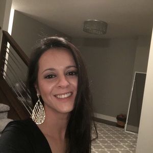 Meet your Posher, Maura