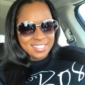 Meet your Posher, Sentresha