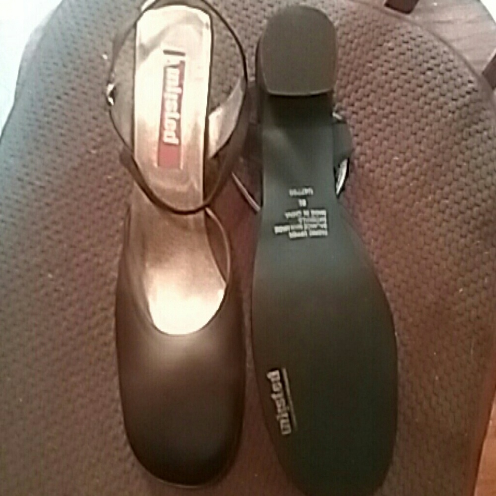 Shoes - Picture 3 of 4