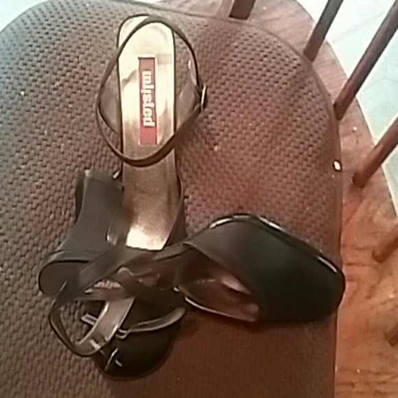 Shoes - Picture 4 of 4