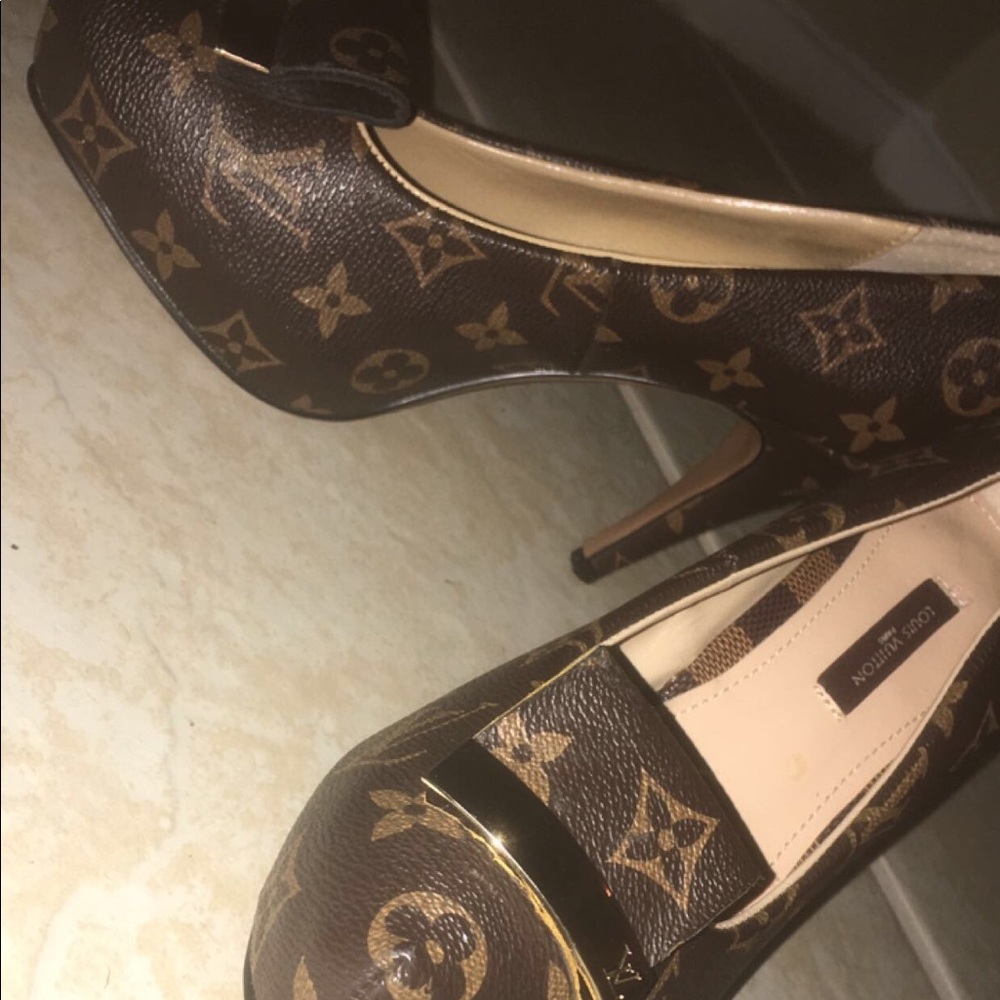Brand NEW Louis Vuitton Pumps