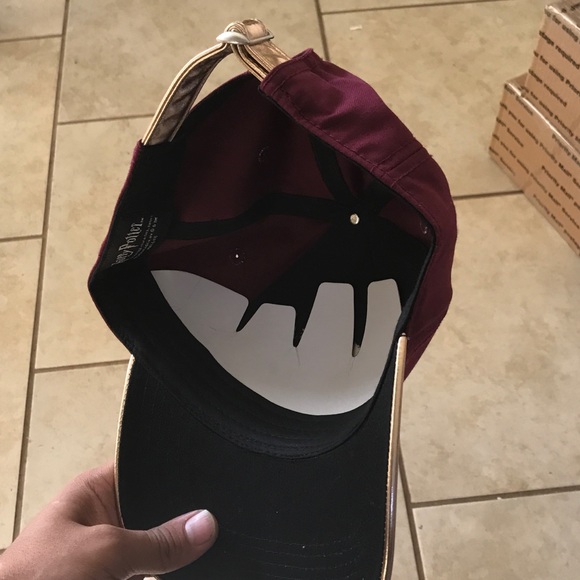Harry potter Gold burgundy hat new urban unisex - Picture 2 of 3