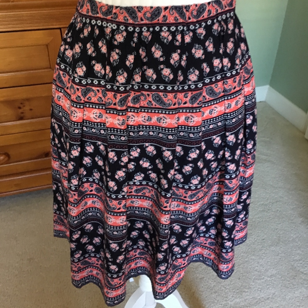 ACE Delivery Knee-Length Skirt