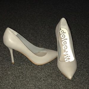 Dolce Vita Grey 4 inch heels size 6.