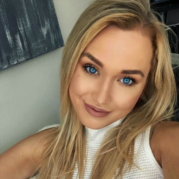 Meet your Posher, Alissa - Picture 1 of 1