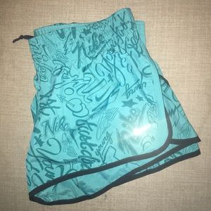 NIKE SHORTS