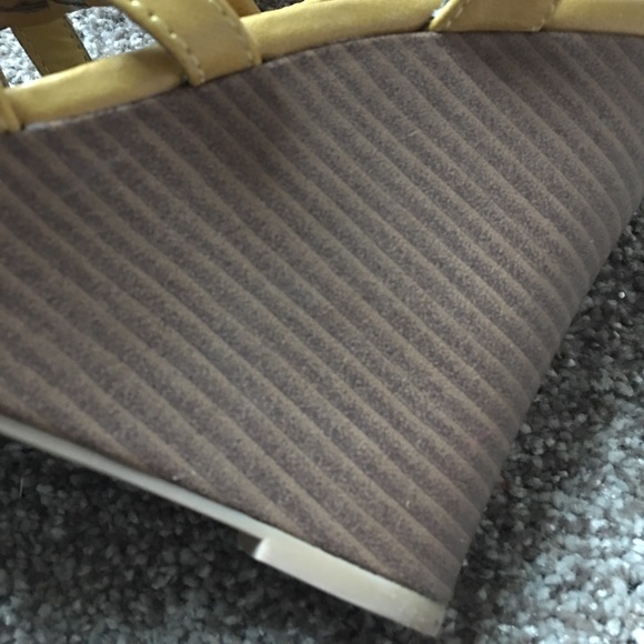 Wedge - Picture 4 of 7