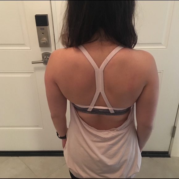 Lululemon pale pink tank with build in bra SZ 4 - Picture 2 of 4