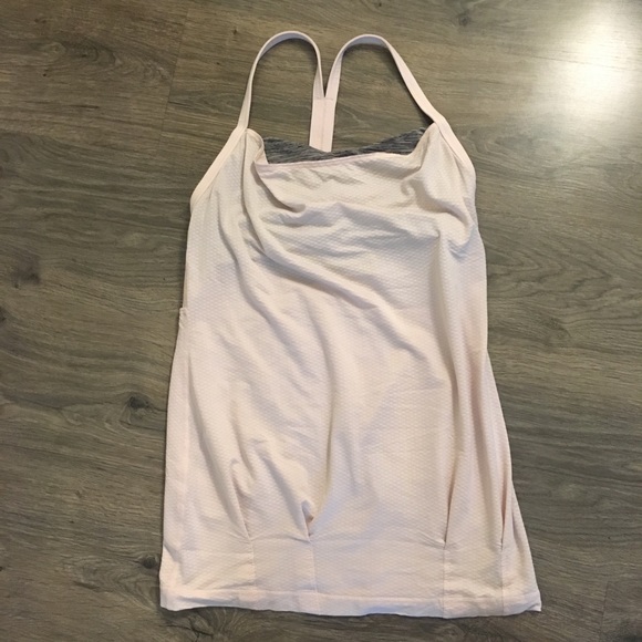 Lululemon pale pink tank with build in bra SZ 4 - Picture 3 of 4