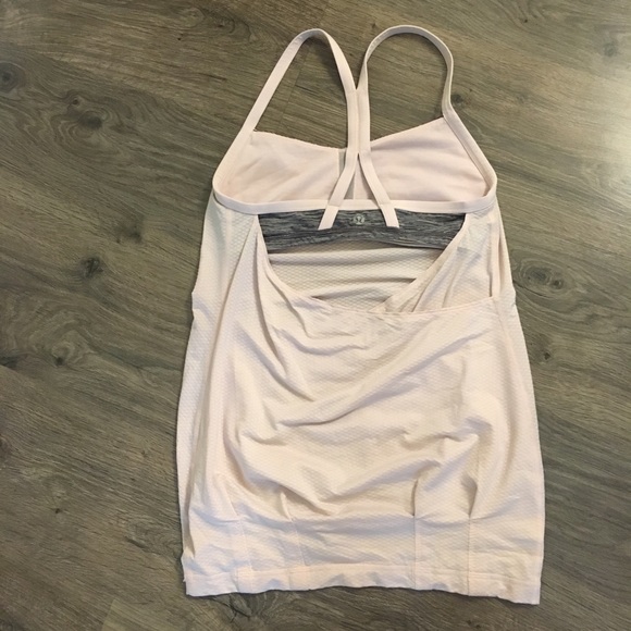 Lululemon pale pink tank with build in bra SZ 4 - Picture 4 of 4