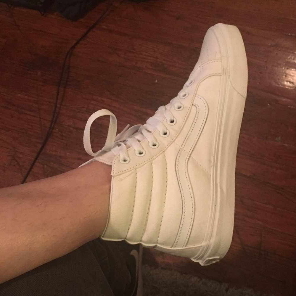 NEW IN BOX NEVER WORN VANS SK8-HI SLIM