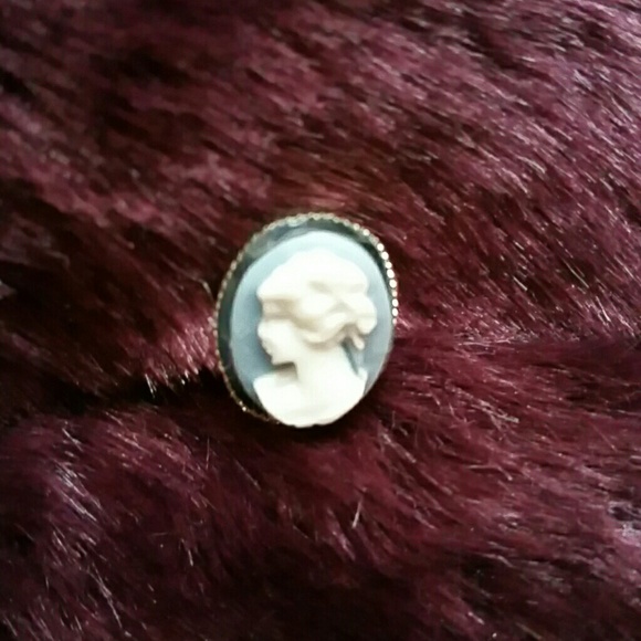 Bitty Blue Cameo Pin - Picture 1 of 3