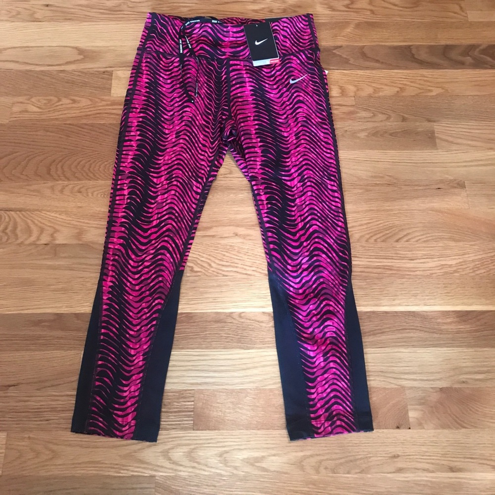 NWT Women’s Nike Epic Lux Crops - Picture 3 of 7