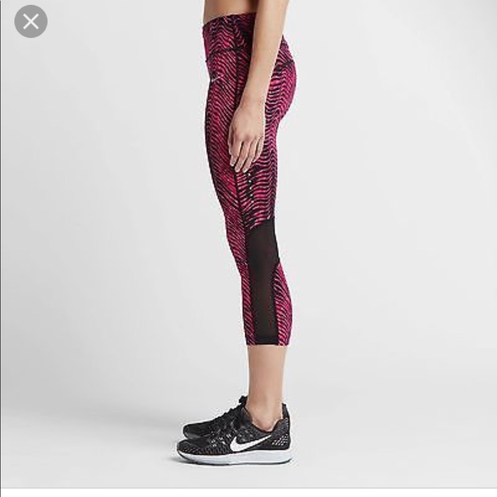 NWT Women’s Nike Epic Lux Crops - Picture 2 of 7