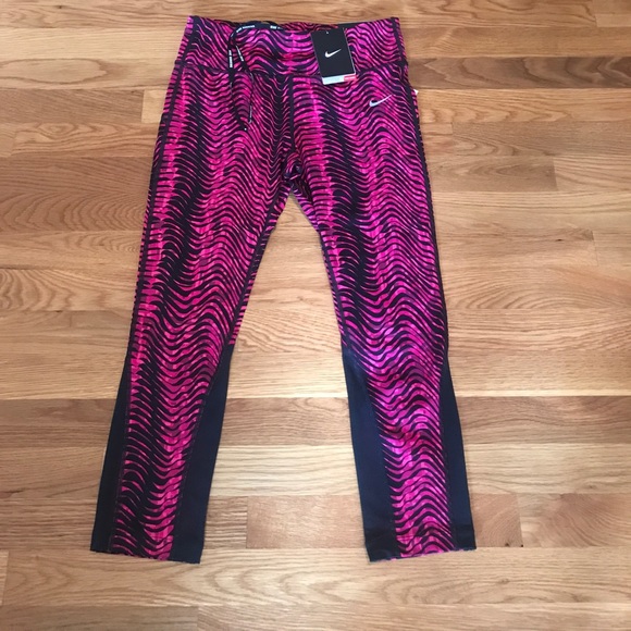 NWT Women’s Nike Epic Lux Crops - Picture 3 of 7