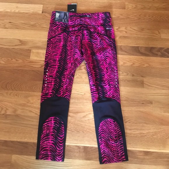 NWT Women’s Nike Epic Lux Crops - Picture 6 of 7