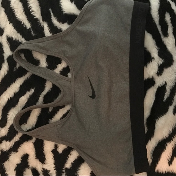 NIKE•Women - Picture 2 of 6