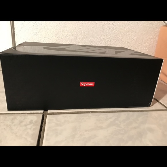 Supreme x Nike Air Humara