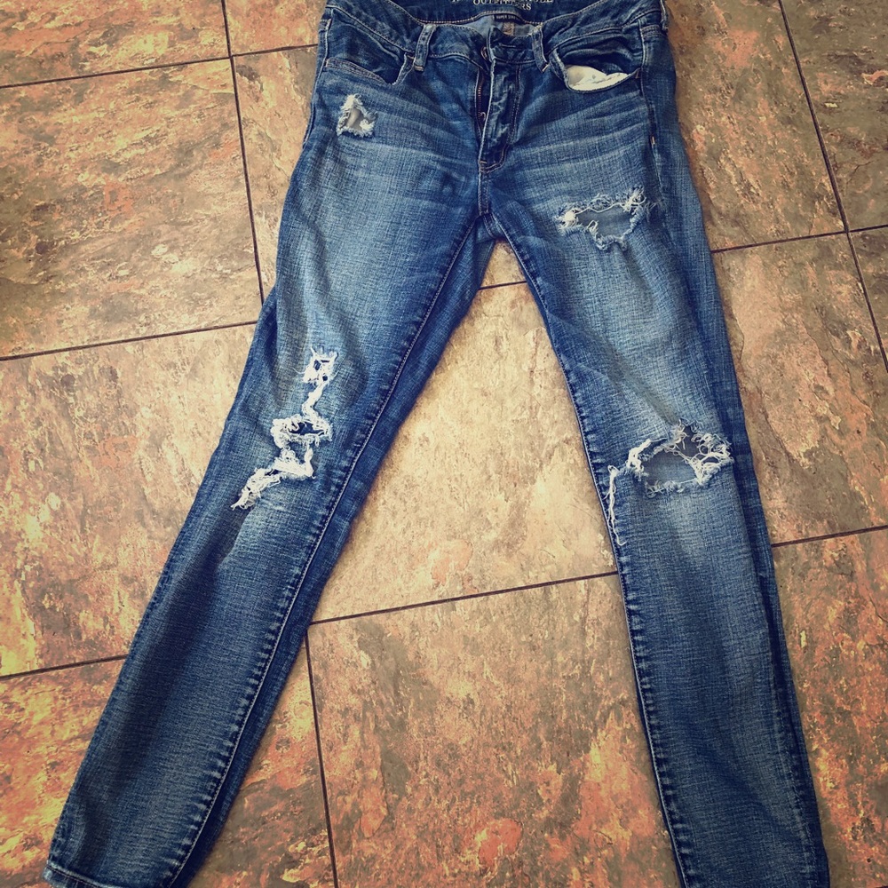Distressed American Eagle Size 8 Regular Jeans
