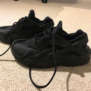 Nike Air Huarache - Women’s - Black/Black Size 7.5