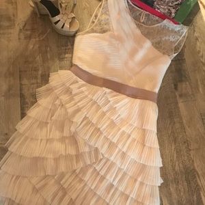 BCBGMAXAZRIA Cream ruffle sleeveless dress sz-2