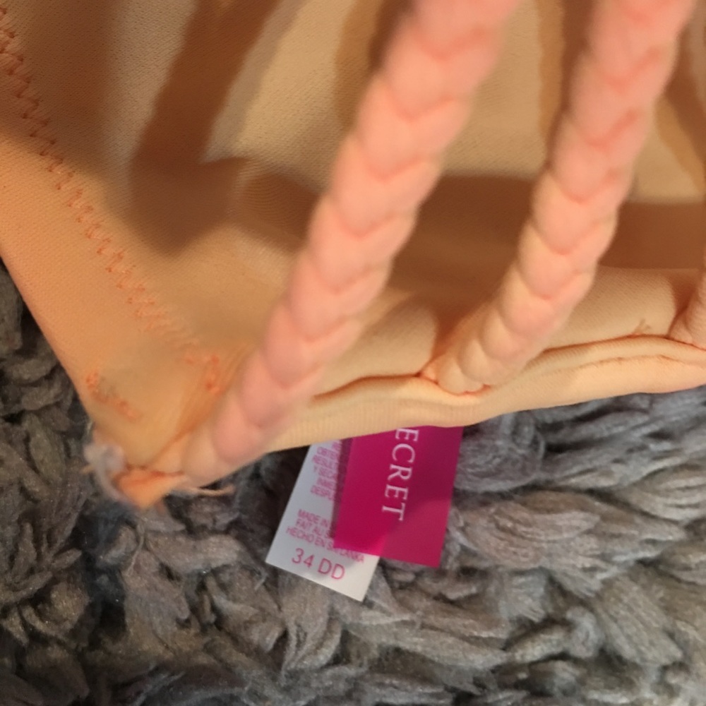 34DD VICTORIA SECRET