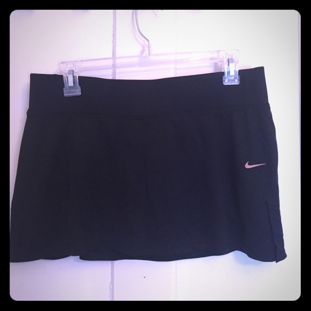 🔴 Nike Tennis Skirt, with Built in Spandex.