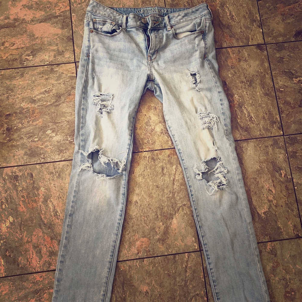 Distressed American Eagle Size 8 Reg Skinny Jeans
