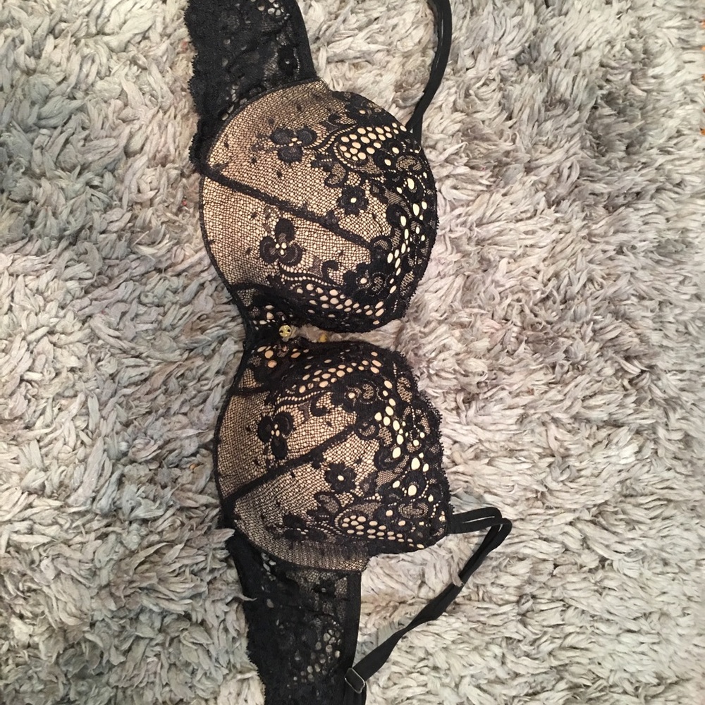 34D Victoria Secret Bra