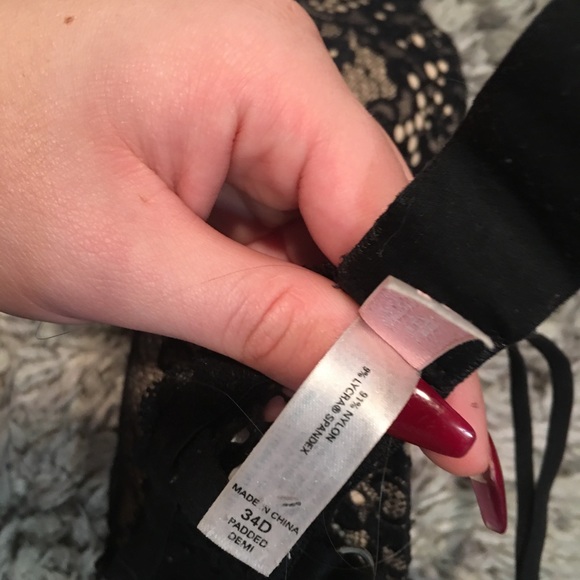 34D Victoria Secret Bra - Picture 2 of 2