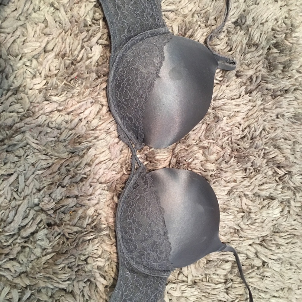 32DD VICTORIA SECRET BRA