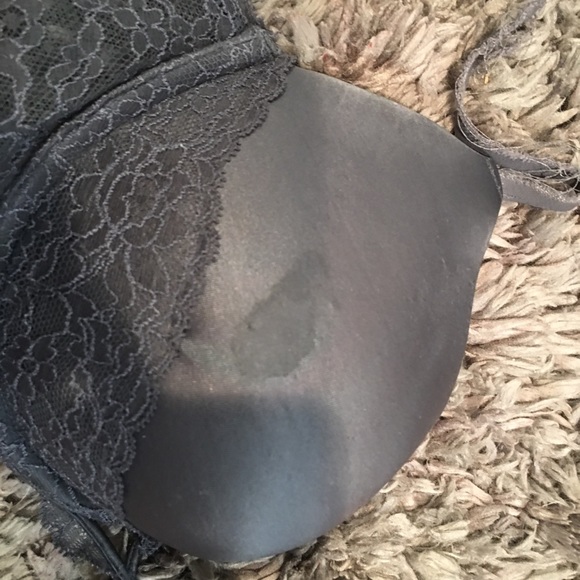 32DD VICTORIA SECRET BRA - Picture 2 of 3