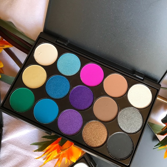 🎈SALE🎈1x Concealer Palette &1x Eyeshadow Palette - Picture 3 of 3