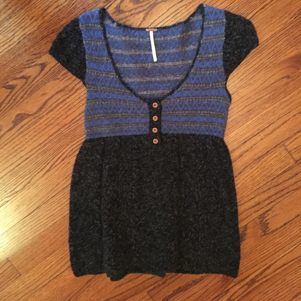 Free people t shirt sweater. Size small.