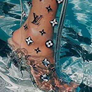 Meet your Posher, April