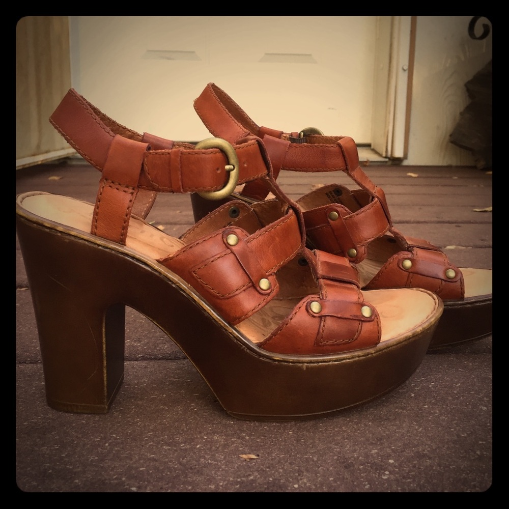 BØRN chunky heeled sandals size 8