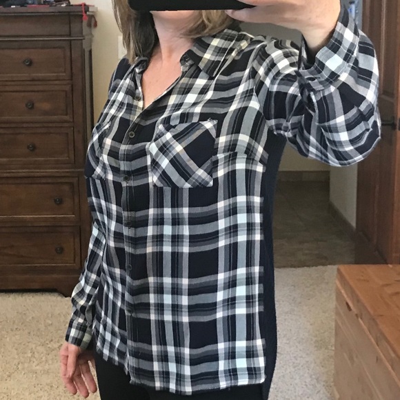 Knox Rose Tops - Light plaid shirt with navy blue back. Size M